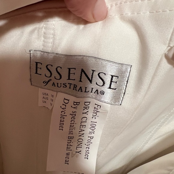 NWT Essence of Australia Wedding Dress - Picture 6 of 7
